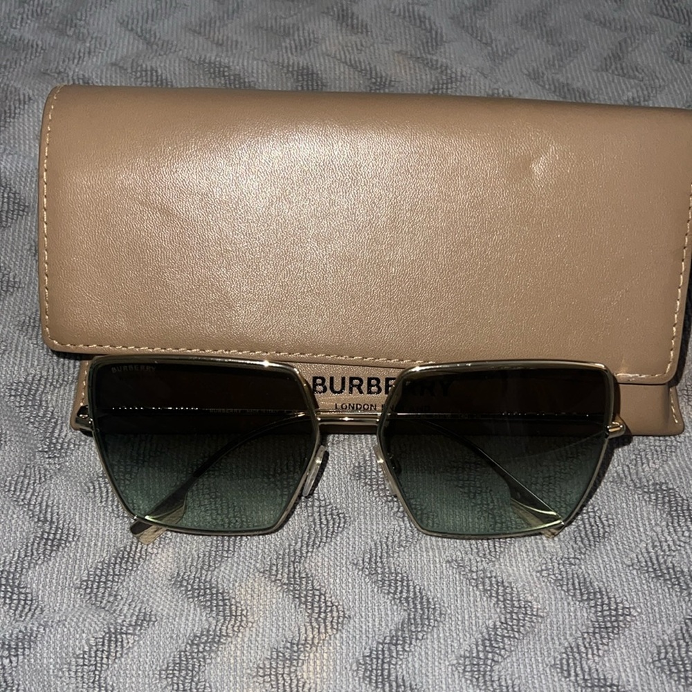 Burberry Tan Sunglasses with Case - Picture 3 of 6